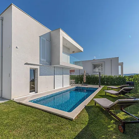 Leah Villa Kastela