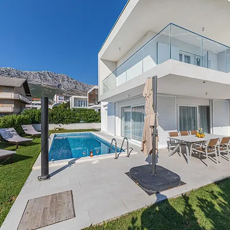 Leah Villa Kastela